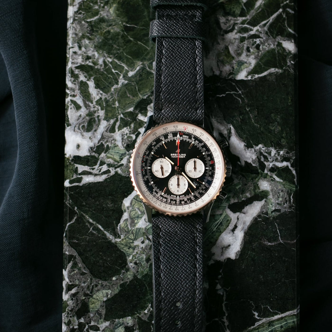 Roarstraps Saffiano deri saat kayışı ile şık saat, modern tasarım ve dayanıklılık sunar
