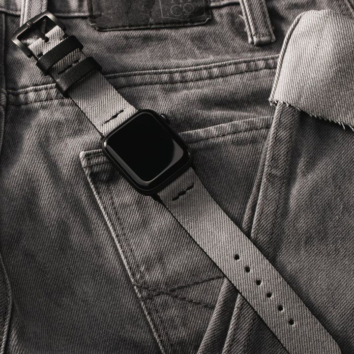 Roarstraps Apple Watch kot saat kayışı, şık gri tonlarla denim görünümünde tasarlanmıştır