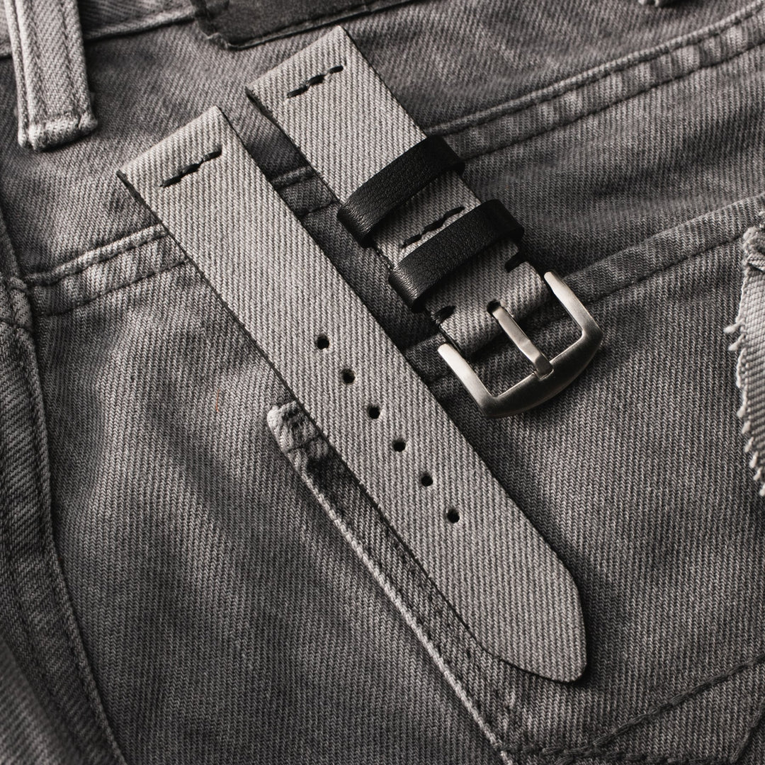 Roarstraps el yapımı kot saat kayışı, şık tasarımıyla denim kıyafetlerle uyum sağlar