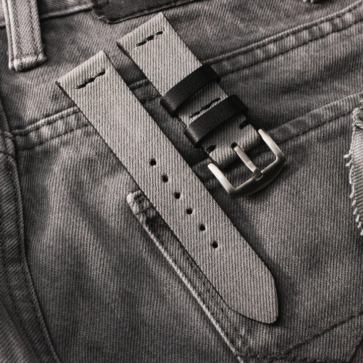 Roarstraps el yapımı kot saat kayışı, şık tasarımıyla denim kıyafetlerle uyum sağlar