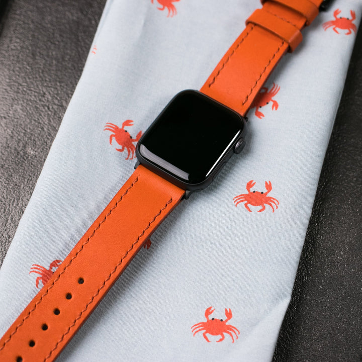 El yapımı deri apple watch kayışı, canlı turuncu rengiyle şık bir görünüm sunuyor.
