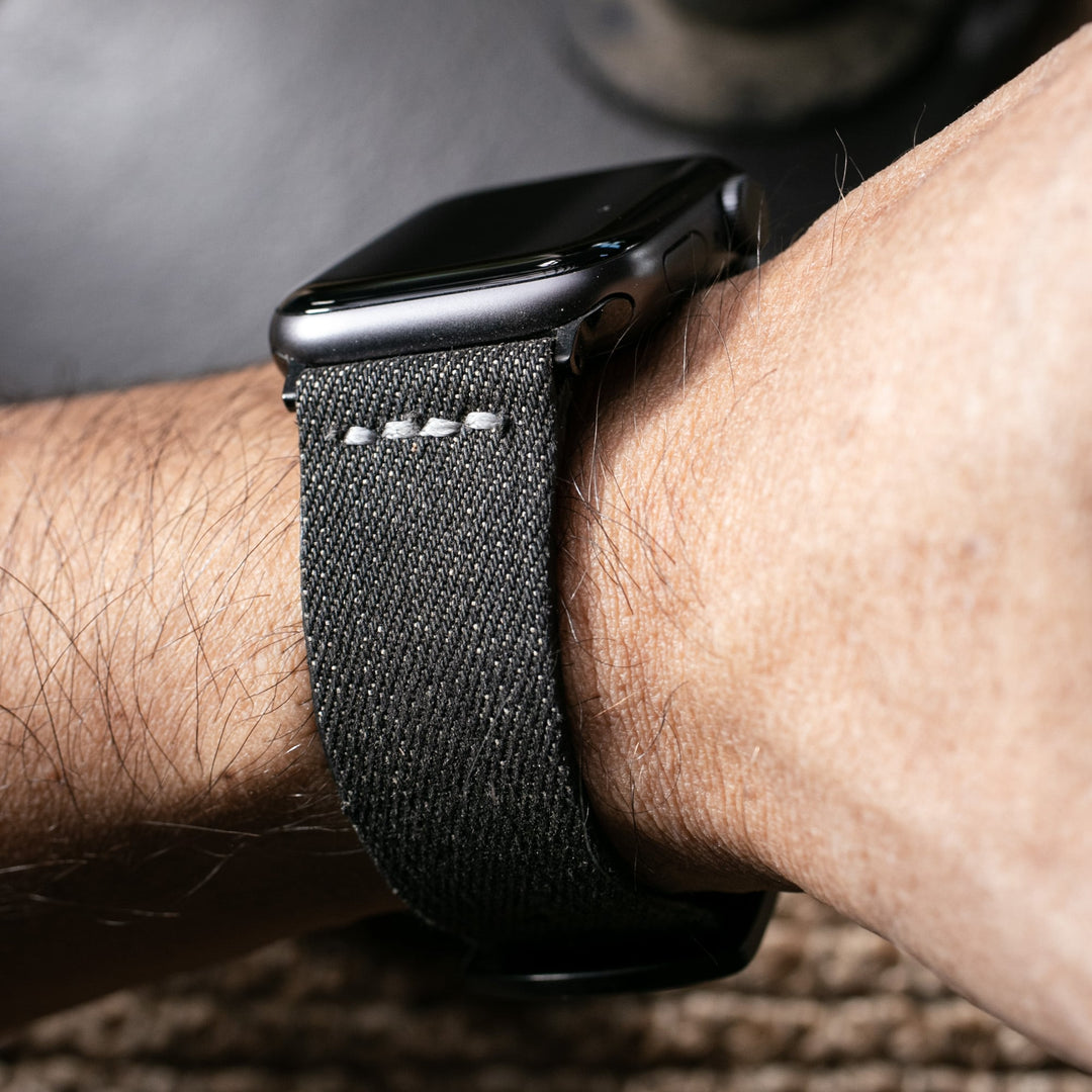 Roarstraps Apple Leather Strap ile şık görünüm sunan apple watch kot saat kayışı