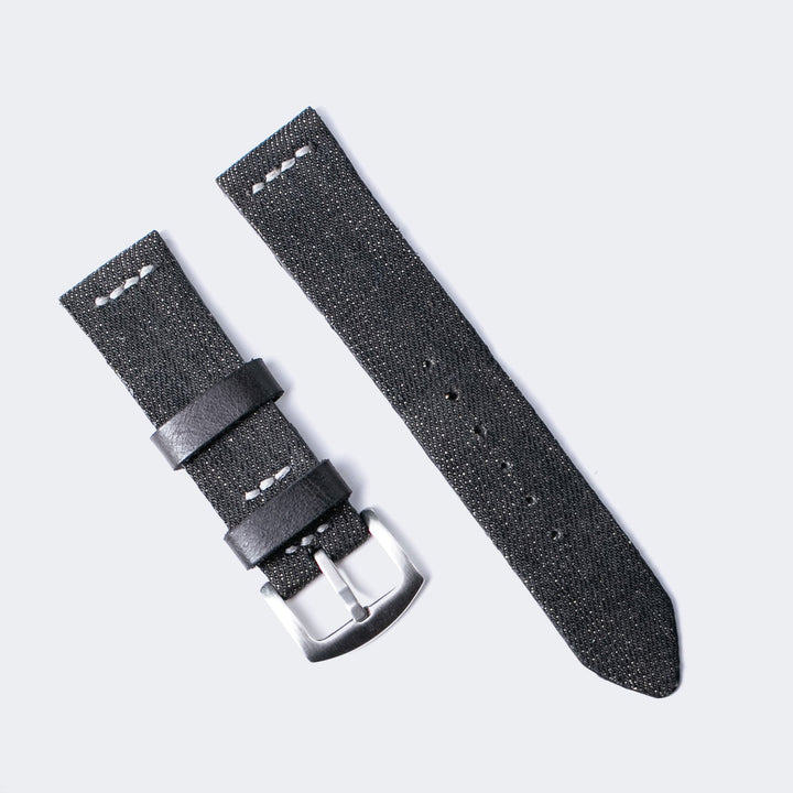 Roarstraps el yapımı kot saat kayışı, şık siyah tasarım ve metal tokası ile kaliteli görünüm sunar.