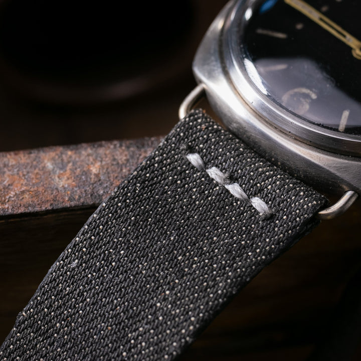 Roarstraps el yapımı kot saat kayışı ile şık saat görüntüsü ve detayları