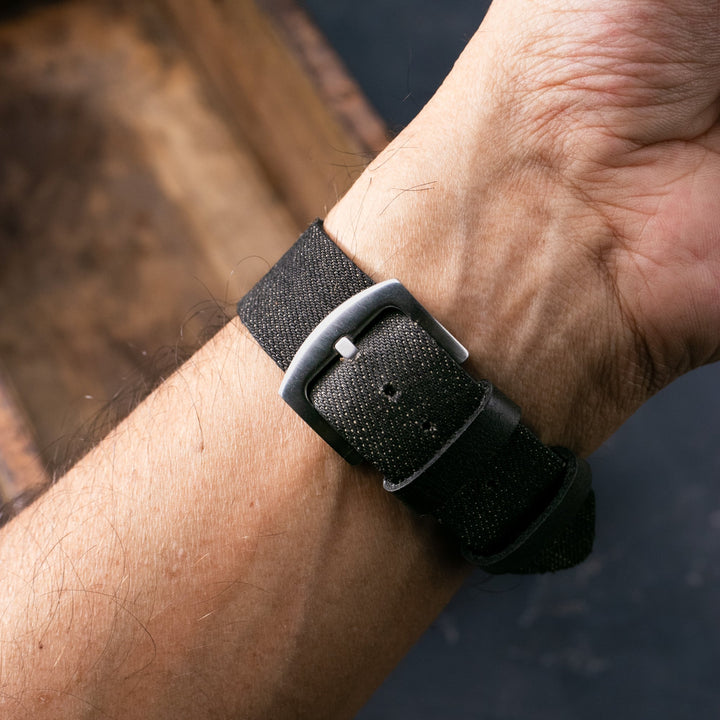 Roarstraps el yapımı kot saat kayışı, şık tasarımlı ve dayanıklı bir dikişle