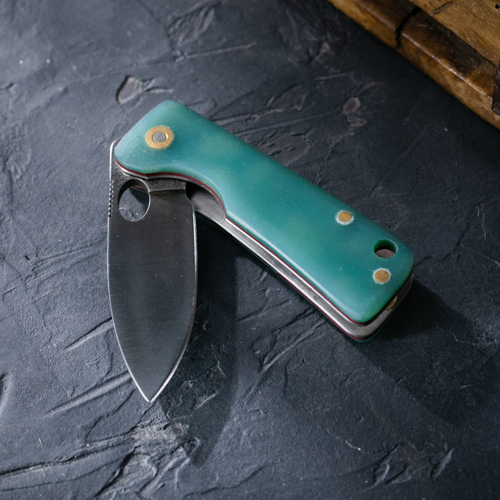 Roarcraft TR micarta saplı cep çakısı ince ve şık tasarıma sahip, günlük kullanıma uygun