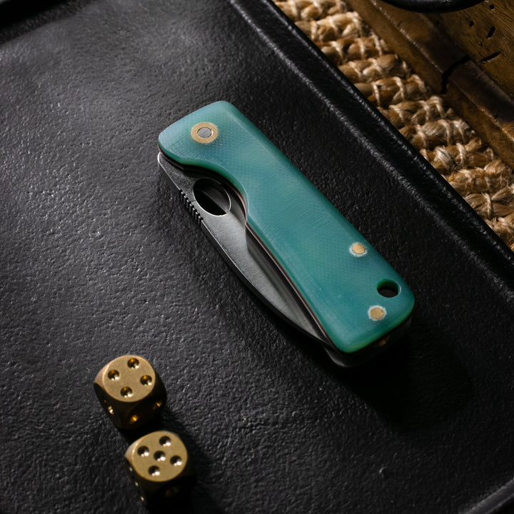 Roarcraft TR Micarta saplı cep çakısı, şık tasarımı ve dayanıklı yapısıyla kullanıma hazır