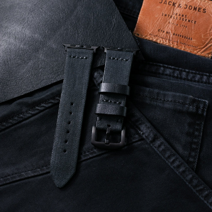 Roarstraps Apple Watch kot saat kayışı ile şık ve modern bir görünüm sunar