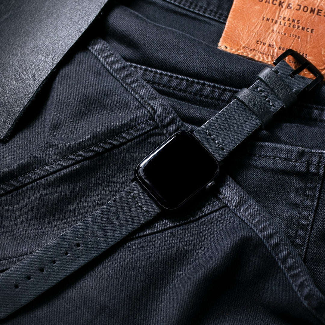 Roarstraps Apple Watch kot saat kayışı ile şık ve rahat bir görünüm sunar