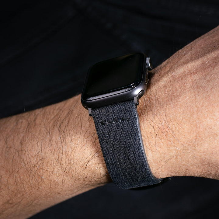 Roarstraps el yapımı apple watch kot saat kayışı, şık ve rahat bir tasarıma sahip.