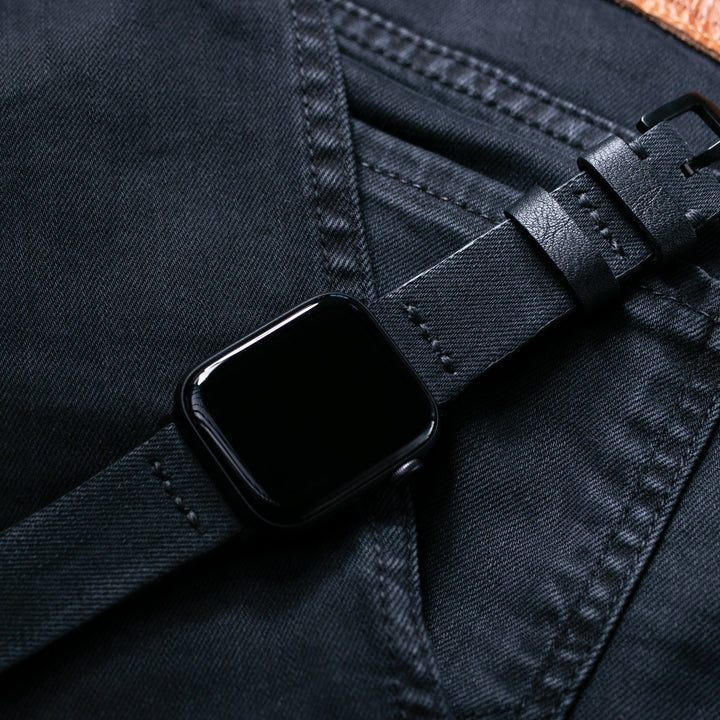 Roarstraps apple watch kot saat kayışı, şık ve dayanıklı tasarımıyla saatle mükemmel uyum sağlıyor