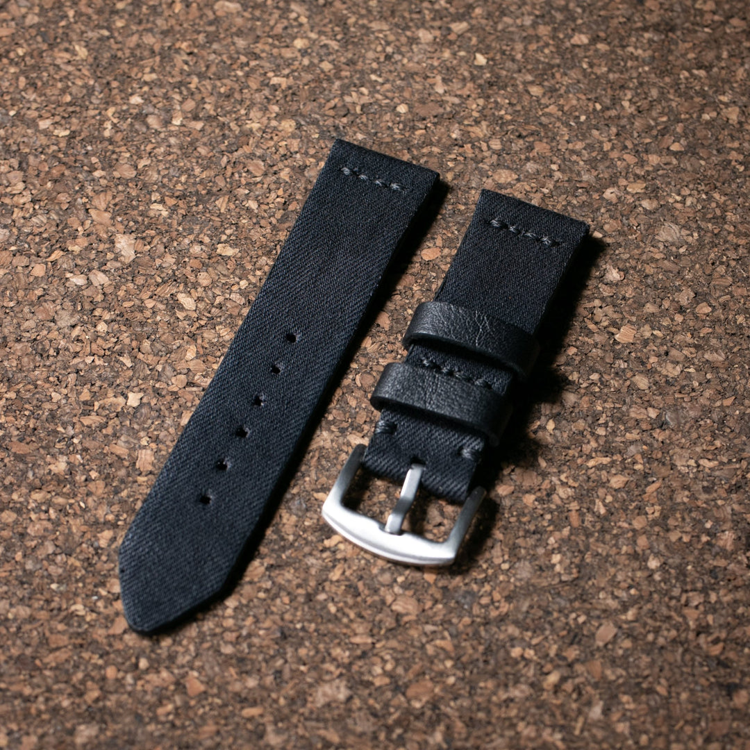 Roarstraps el yapımı kot saat kayışı, siyah deri detaylarıyla şık ve dayanıklı saat kayışı