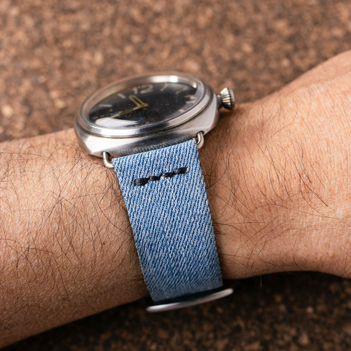 Roarstraps kot saat kayışı ile stil sahibi bir görünüm sunan denim saat kayışı