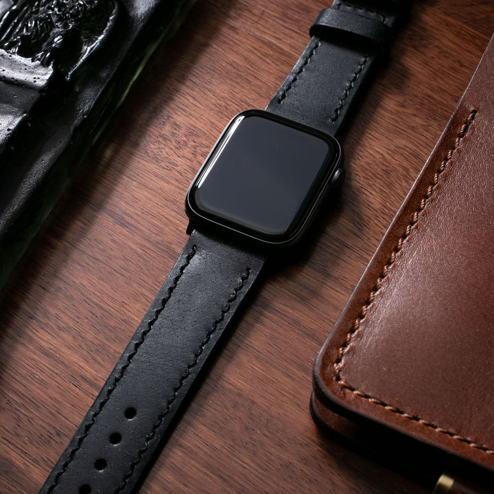 El yapımı deri Apple Watch kayışı, şık ve dayanıklı tasarımı ile modern saatlere uyum sağlar.