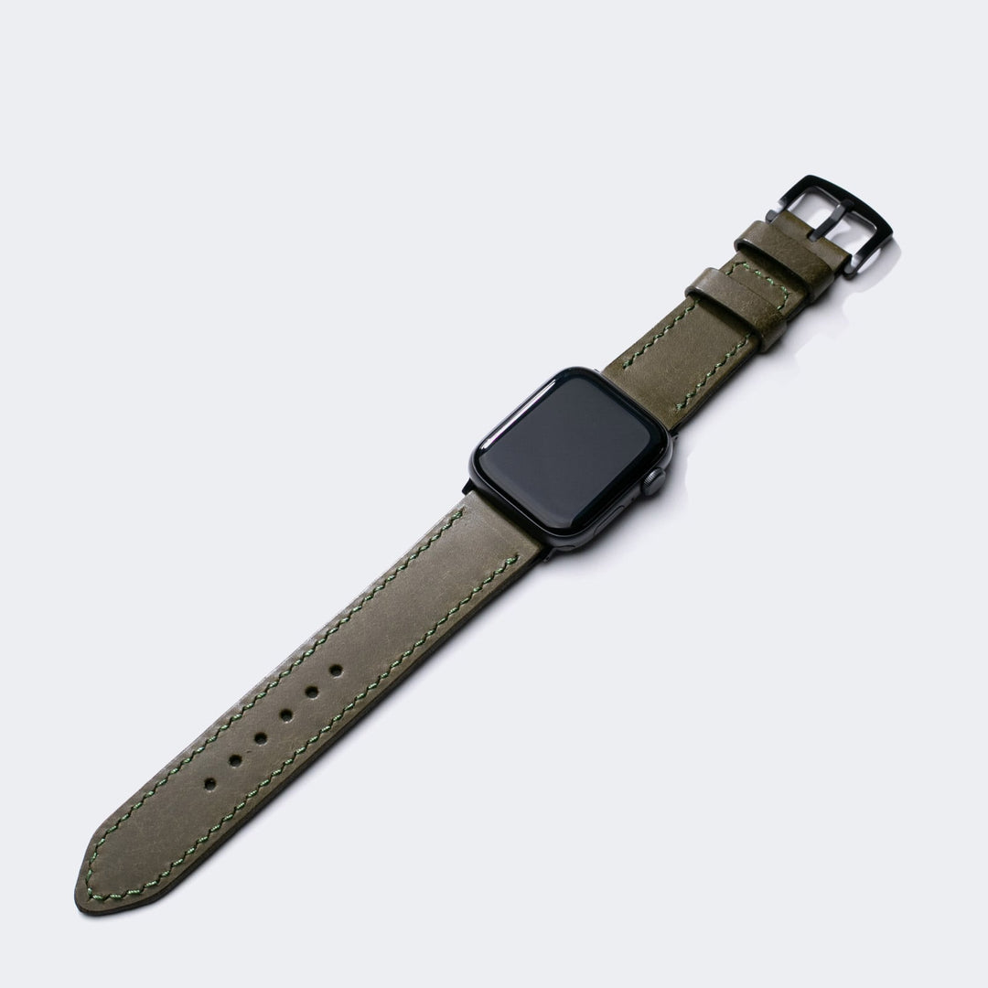 Roarstraps el yapımı deri Apple Watch kayışı, yeşil renkte ve şık tasarıma sahip.