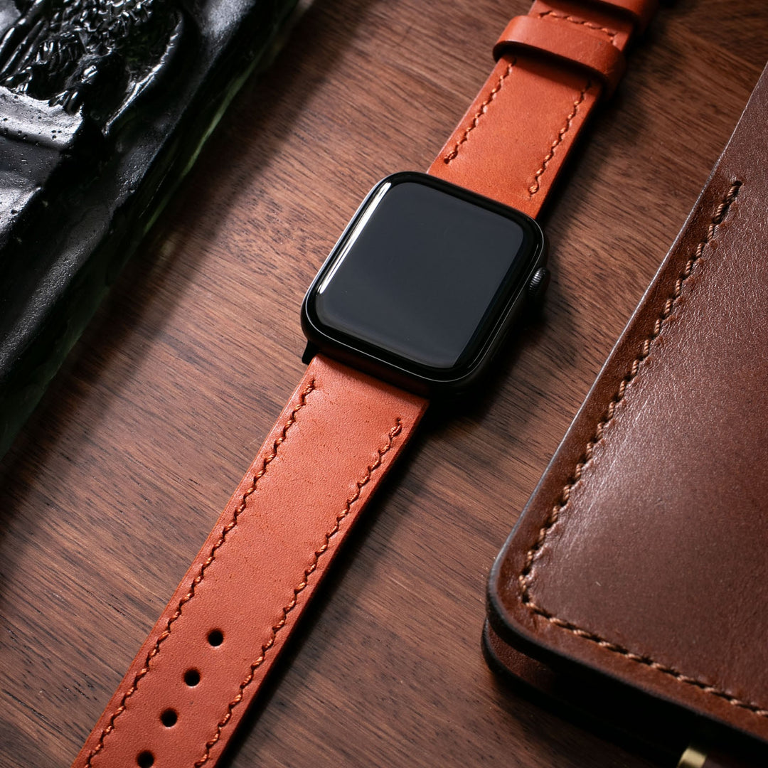 El yapımı deri apple watch kayışı, sıcak kahverengi renkte ve şık tasarımıyla saatler için ideal bir aksesuar