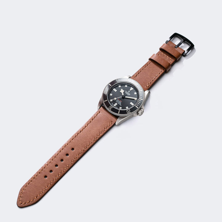 Roarstraps el yapımı deri saat kayışı ile şık bir saat kombini