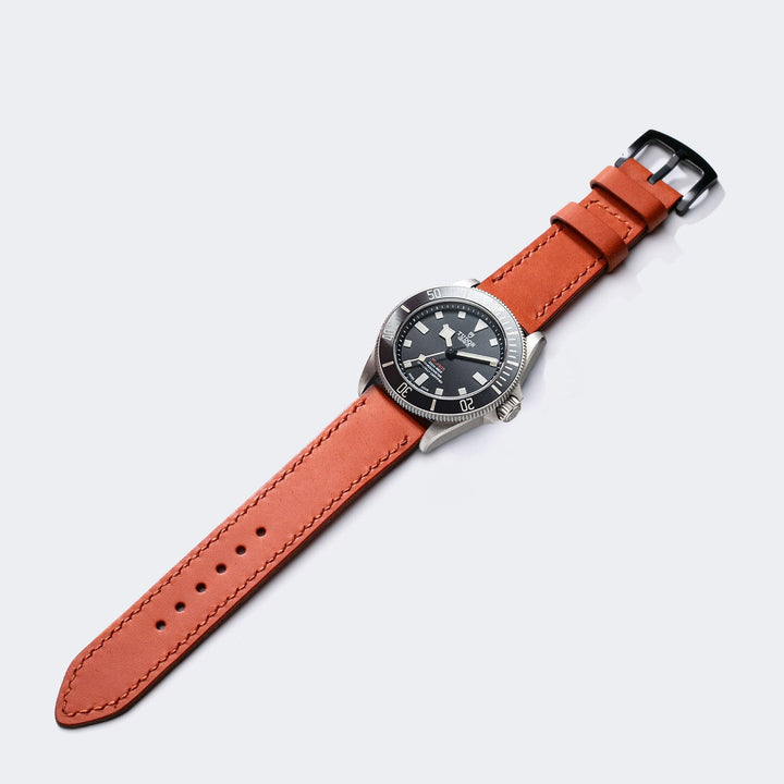 Roarstraps el yapımı deri saat kayışı ile birlikte şık bir saat modeli