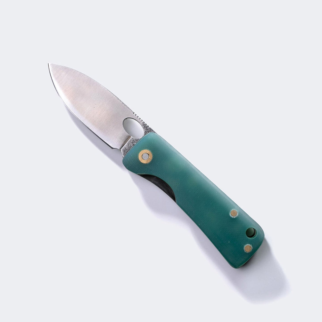 Roarcraft TR micarta saplı cep çakısı, şık tasarımı ile günlük kullanıma uygun pratik bir alet