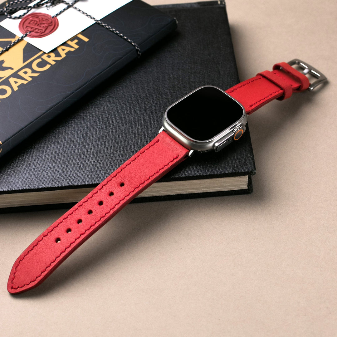 Roarstraps el yapımı deri apple watch kayışı, kırmızı renk ve kaliteli işçilikle tasarlanmıştır