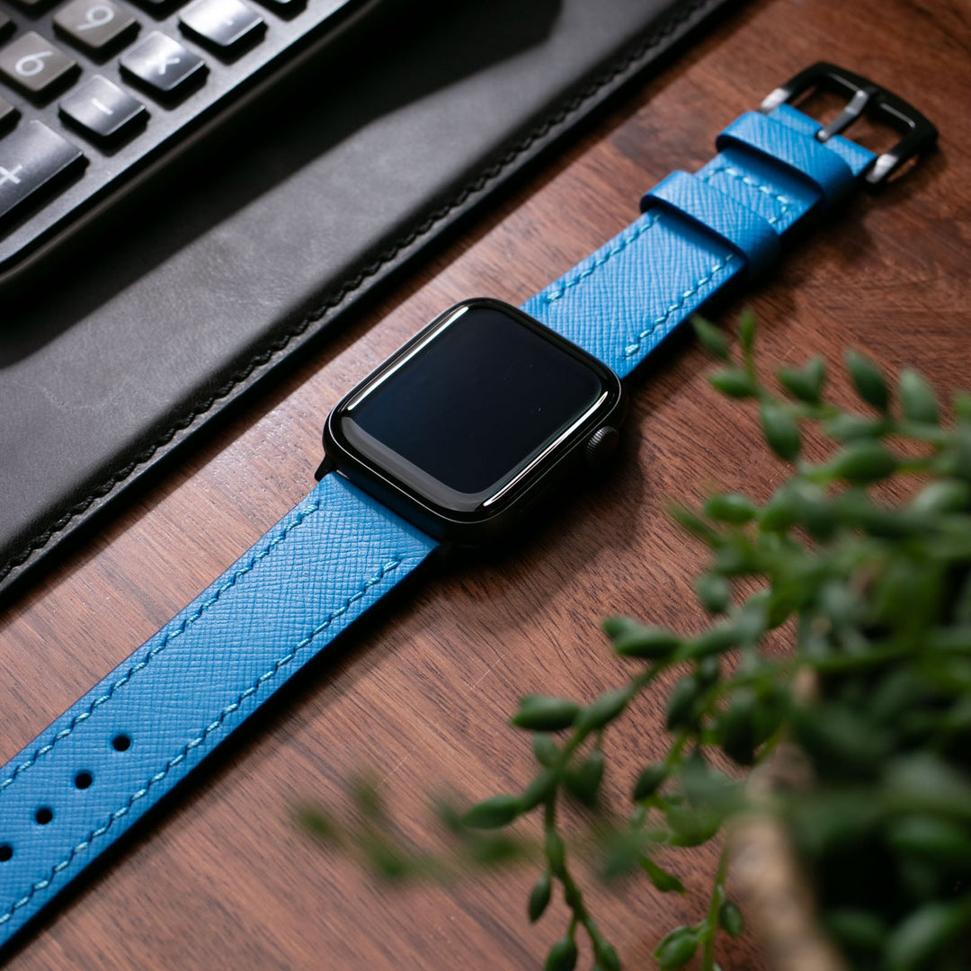 Saffiano deri apple watch kayış, mavi renkte şık tasarım ile Apple Watch için ideal aksesuar