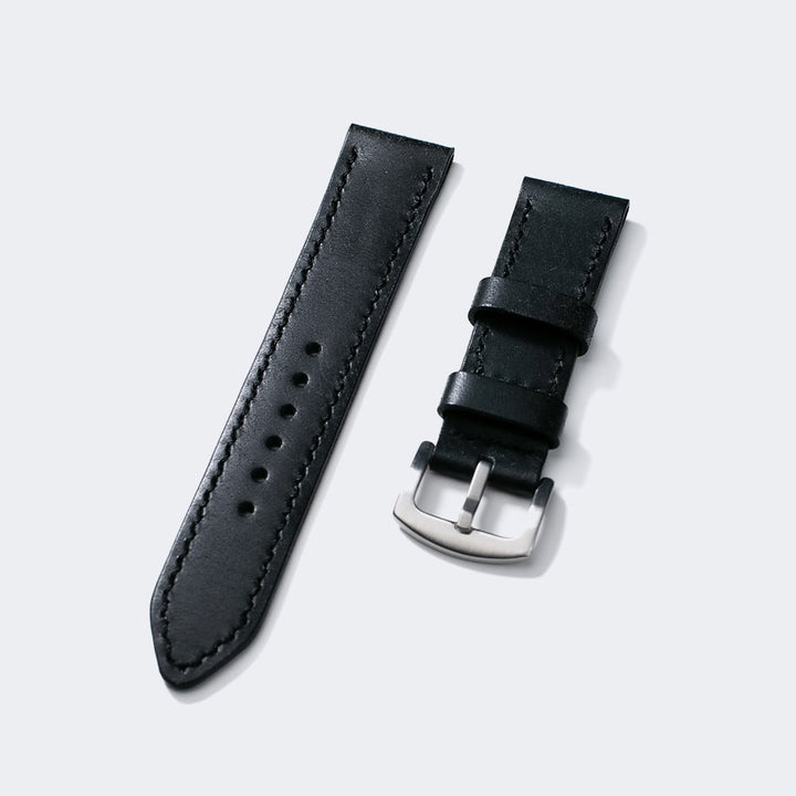 Roarstraps el yapımı deri saat kayışı, şık siyah rengiyle klasik saatlere uyum sağlar.