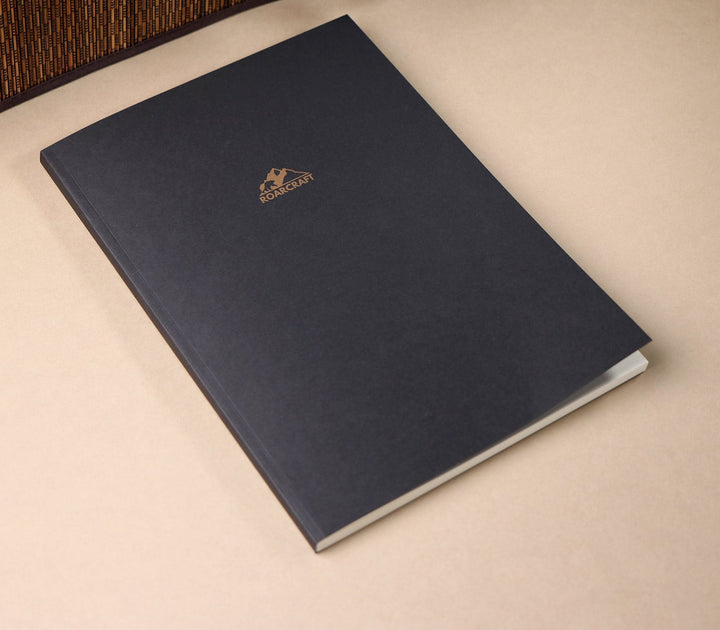 Siyah Kapaklı Çizgisiz A4 Defter - Roarcraft TR