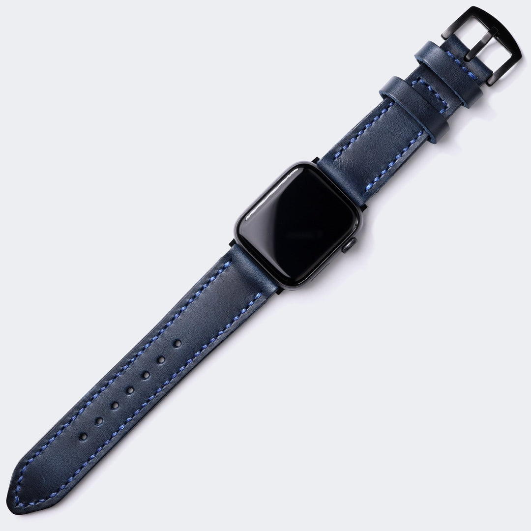 Roarstraps el yapımı deri Apple Watch kayışı, şık mavi renk ve kaliteli dikiş detaylarıyla