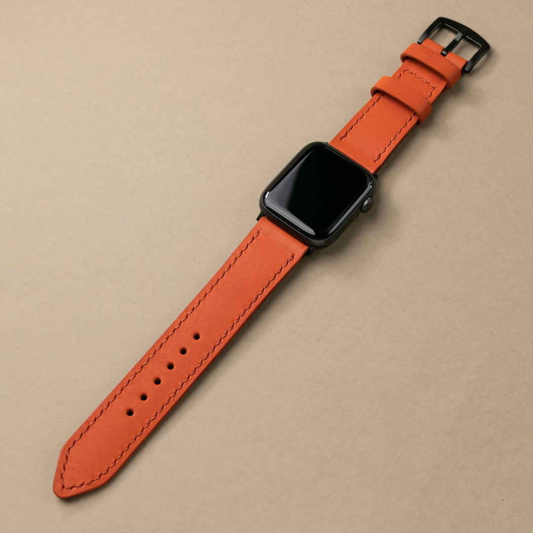 Parlak turuncu el yapımı deri apple watch kayışı ile şık bir görünüm sağlar