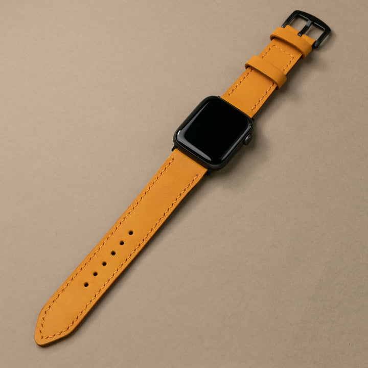 Açık sarı el yapımı deri Apple Watch kayışı, şık tasarımıyla farklı stiller için ideal